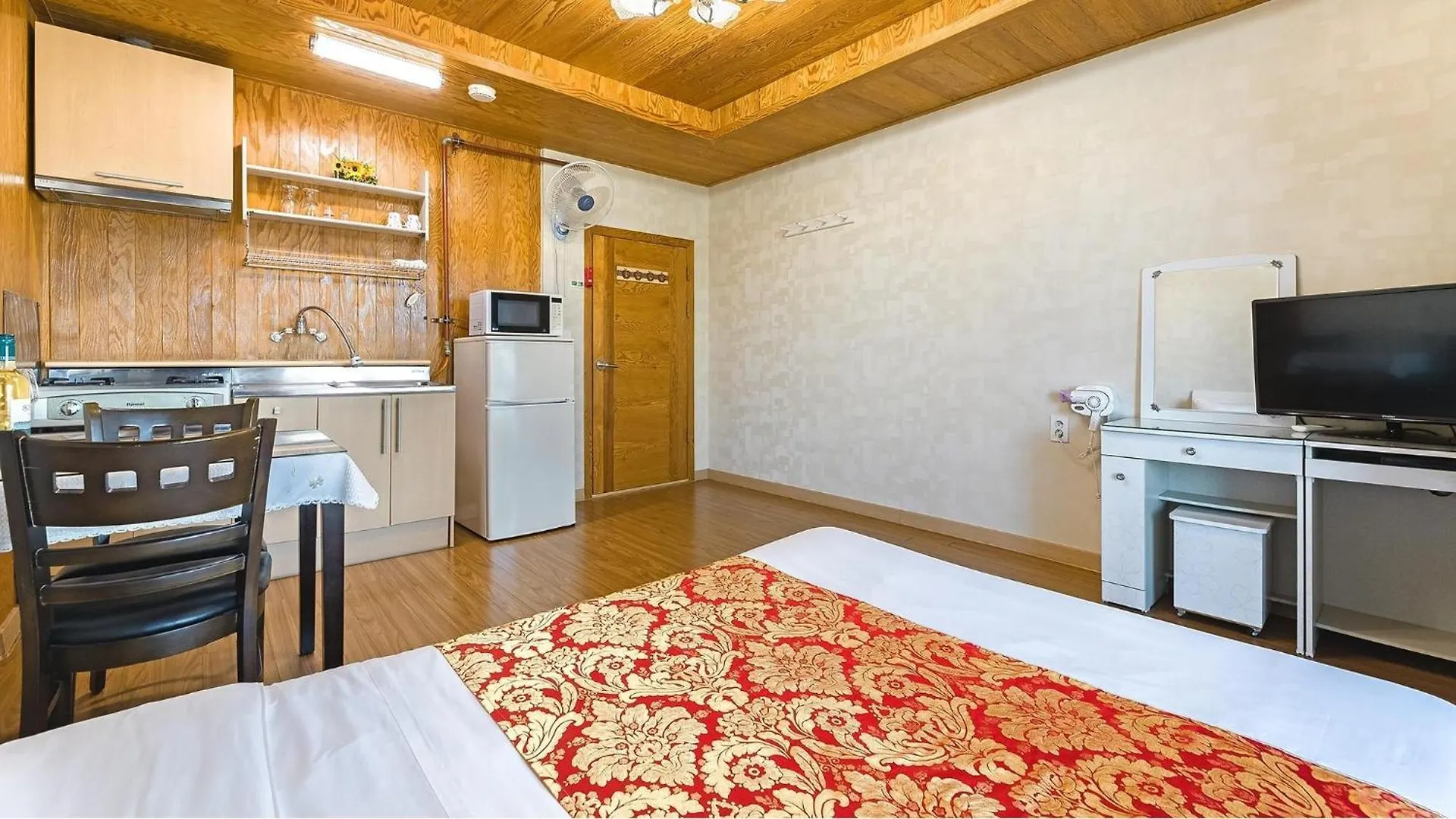 Ganghwa Badabit Pension Incheon South Korea